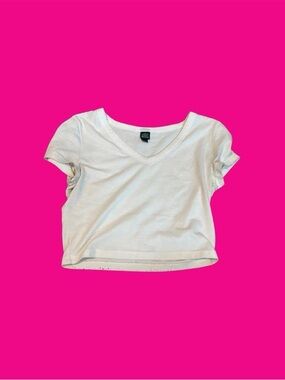 wild fable White V-Neck Cropped Tee